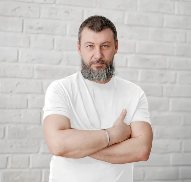 Михаил Опарин